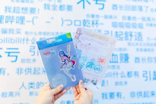 二次元迷們的圣地其實就在這個“時光機特別展”的快閃店里，快來乘車玩穿越吧