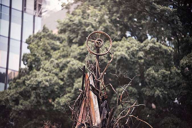 燒毀的圣誕樹活動創(chuàng)意，只為讓大家關注災區(qū)重建