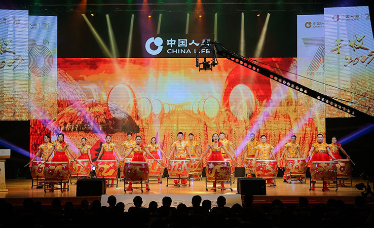 中國人壽的年會策劃了一個誓師環(huán)節(jié)，個個都是壯志豪情