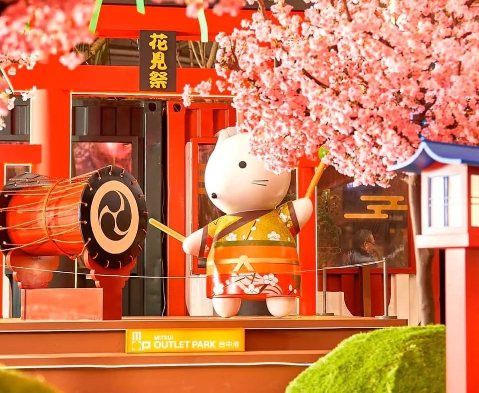 武漢櫻花季已來(lái)走，無(wú)奈只能靠商場(chǎng)里的主題櫻花展覽活動(dòng)裝置解情仇