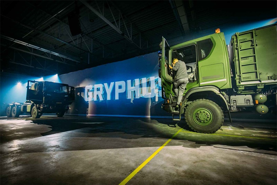軍用卡車展覽活動策劃的啟動儀式充滿了隆重和神圣，肅然起敬