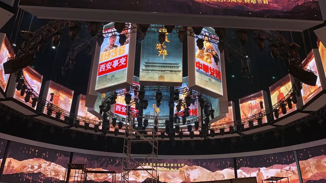 「海報(bào)里的英雄」節(jié)目活動(dòng)策劃的舞美簡(jiǎn)直就是藝術(shù)的存在，贊