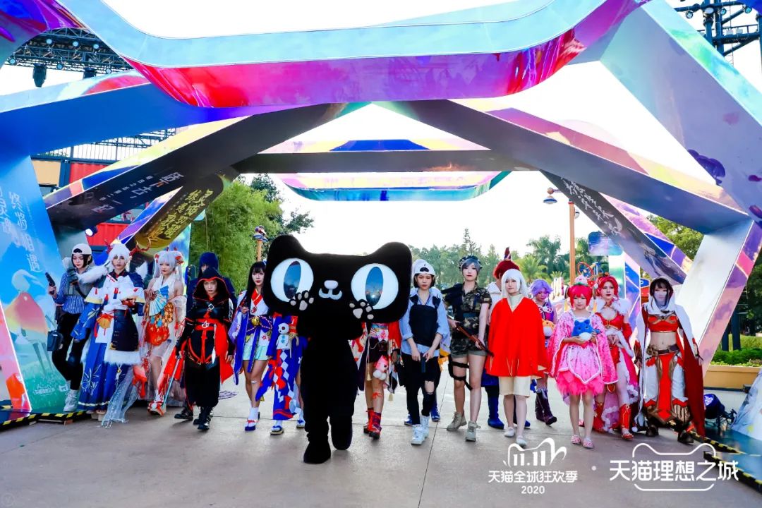 2020雙11天貓x廣州長(zhǎng)隆跨界辦了場(chǎng)二三次元的快閃活動(dòng)策劃，夠閃