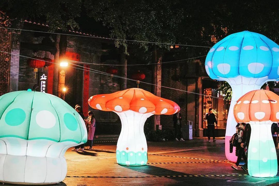看這個(gè)展覽活動(dòng)策劃的藝術(shù)裝置The Walk of Wonders，互動(dòng)體驗(yàn)超強(qiáng)